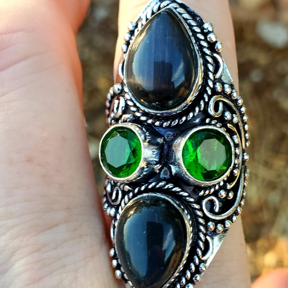 New Cat Eye & Peridot Silver Statement Ring. - Picture 2 of 16